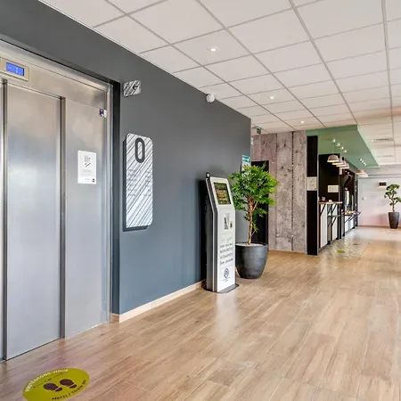Hotel Marly Saint Germain En Laye 3*